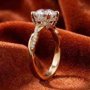 แหวนมอสซาไนต์ทรงกลมชุบทอง 14K ดีไซน์หรูหราสำหรับเจ้าสาว ใช้เป็นเครื่องประดับสัญญาสำหรับผู้หญิง สวมใส่ได้ทุกวัน เป็นของขวัญ สไตล์อเมริกัน สวยสง่า คลาสสิก รุ่นใหม่ - Product Image 5