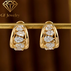 Pendientes de Aro Huggie de Oro Amarillo de 14K con Diamantes Cultivados en Laboratorio de Corte Multi-Pera y Lágrima Alternante, Joyería Fina - Product Image 1