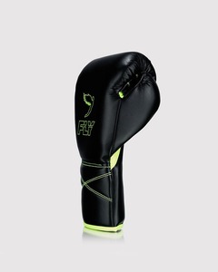 Gants de boxe de qualité supérieure personnalisés noirs et dorés en cuir de vachette, gants de sparring professionnels pour l'entraînement - Product Image 2