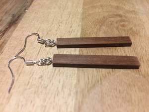 Pendientes de Barra de Madera Marrón Oscuro, Forma Rectangular, Cierre de Gancho Plateado, Acabado de Madera Natural, Accesorio de Joyería Artesanal - Product Image 3