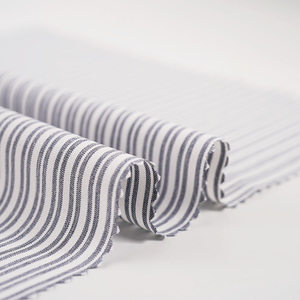 เสื้อเชิ้ตลายทางทอจากเส้นใยโพลีเอสเตอร์รีไซเคิล 100% ที่ยั่งยืน - Product Image 3