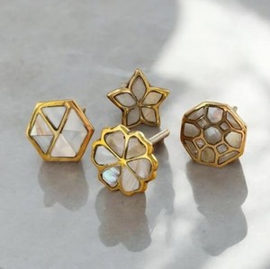 Boutons et poignées décoratifs octogonaux en laiton doré et nacre blanche pour commodes et cuisines, vente en gros - Product Image 1