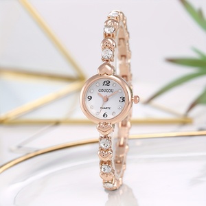 Reloj de Lujo para Mujer 8701, con Cristales y Decoración de Corazón, Reloj de Cuarzo - Product Image 5