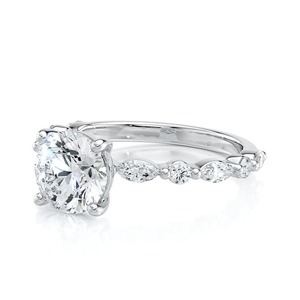 Anillo de Compromiso con Diamante Cultivado en Laboratorio de Corte Redondo de 2.80CT, Oro Blanco, Piedra Lateral Marquise, Joyería Fina para Novia, Venta al Por Mayor - Product Image 3