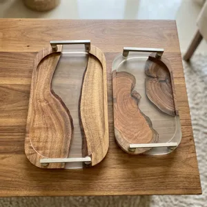 Plateau en bois et résine de qualité supérieure, alliant bois naturel et résine transparente, pour un service élégant des aliments et une organisation de la maison. - Product Image 4