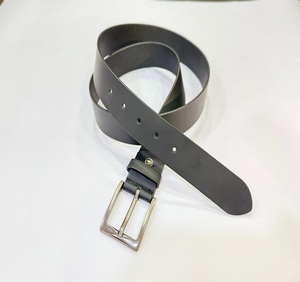 Cinturón de Cuero Color Carbón con Hebilla de Acero Satinado, Estilo Moderno, Ajustable, Unisex, para Uso Diario Informal - Product Image 1