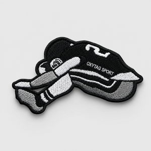 Patch brodé thermocollant Oxytag Sport, forme irrégulière, design noir et blanc, décoration textile, prix abordable, vente en gros OEM - Product Image 1