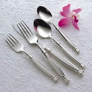 Ensemble de couverts en métal de luxe moderne avec bords lisses pour table à manger, collection d'ustensiles de cuisine durables et élégants - Product Image 2