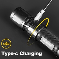 Linterna LED Negra Recargable por USB de Aluminio, 2700 Lúmenes