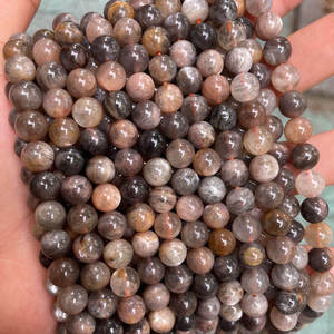 Perles de pierres précieuses naturelles rondes de qualité supérieure, en pierre de lune noire naturelle, lisses et en vrac, vente en gros - Product Image 1