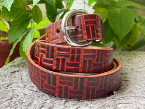 Cinturones de mujer Vintage personalizados de cuero de vaca de alta calidad cinturón de cuero genuino de grano completo en relieve de lujo para hombres - Product Image 3