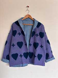 แจ็คเก็ต Purple Love Statement ลายหัวใจสีม่วงสดใส แจ็คเก็ตทรงบ็อกซี่ แจ็คเก็ตงานแฮนด์เมดลายหัวใจสีลาเวนเดอร์ ของขวัญสำหรับเธอ แจ็คเก็ตแฟชั่น - Product Image 3