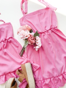 ชุดชายหาดสุดเซ็กซี่สีชมพูสำหรับแม่และลูกสาว,ชุดมินิคอลคล้องคอจับคู่ความสบายผลิตจากผ้าเรยอนเนื้อนิ่ม - Product Image 3