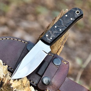 มีดทำมือใบตายแบบ Fixed Blade สำหรับล่าสัตว์และตั้งแคมป์  ทำจากเหล็กคาร์บอน ปลายมีดแบบ Drop Point ด้ามทำจากเขาแกะ ขนาด 8 นิ้ว อเนกประสงค์สำหรับกิจกรรมกลางแจ้ง - Product Image 1