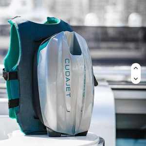 LISTO PARA ENVIAR AHORA Scooter Subacuático Cudajets Jetpack con Casco de Fibra de Carbono y Fibra de Vidrio, Potencia de 500W, Nuevo - Product Image 1