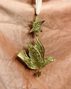Adorno Navideño Colgante de Metal con Forma de Ángel, con Cuerda Roja y Blanca, Decoración Artesanal Tradicional, Forma Irregular - Product Image 3