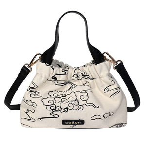 Bolso Tote de Alta Calidad con Diseño de Bordado Único y Exclusivo con Patrón de Espinas para Compras y Desplazamientos - Product Image 3