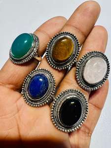 Bagues unisexes tendance en laiton plaqué argent avec pierres précieuses vintage : Labradorite, Œil de tigre, Onyx, Pierre de lune, Quartz rose - Product Image 6