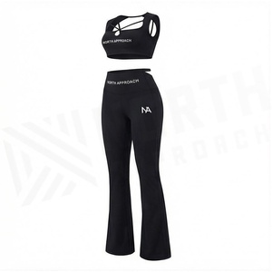 Ensemble de yoga 2 pièces North Approach : haut court noir uni à bretelles croisées et pantalon évasé taille haute - Product Image 3