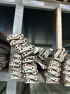 Dewoo 5,6 M impermeable de alta calidad PU moldeado decorativo 48*13,5 tipo nuevo Manual moderno embalaje personalizado Vietnam - Product Image 3