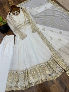 Costume Salwar traditionnel exclusif pour femmes, de style indien et pakistanais, disponible au prix de gros auprès d'un exportateur indien - Product Image 4