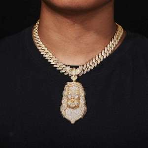 Nouveau Pendentif Collier Géant en Argent Moissanite avec Design 3D Hip Hop Rapper, Motif Jésus et Couronne de Fleurs Incrustée - Product Image 1