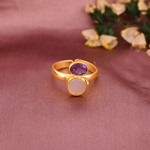 Bague ajustable en argent sterling 925 plaqué or avec améthyste naturelle et nacre serties en clos - Product Image 1
