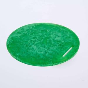 Tabla de Cortar Redonda de Resina Rosa Marmoleada con Asa, Duradera, Apta para Lavavajillas, 1.5 cm de Grosor, Pieza Única - Product Image 3