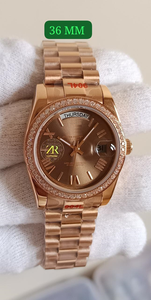 Reloj Deportivo de Lujo Mecánico de Acero Inoxidable de 36 mm, Color Oro Rosa, de Alta Calidad, con Cierre Oculto, Esfera Color Chocolate con Efecto Rayos de Sol y Números Romanos - Product Image 2