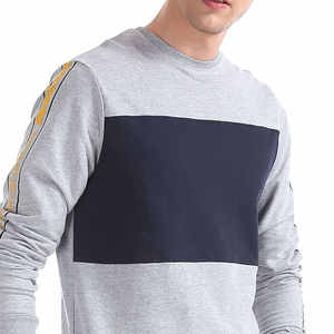 เสื้อสเวตเชิ้ตคอกลมสีเทาอ่อนดำแบบมีแถบข้างอกสำหรับผู้ชาย แขนยาว สวมใส่สบายๆ ในฤดูหนาว ขายส่ง - Product Image 4