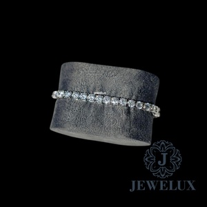 Nouveau bracelet tennis de luxe en diamants pour femme, pierres rondes et fermoir élégant, disponible au prix export. - Product Image 1