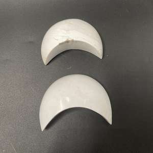 Ágata de Nieve Natural, Forma de Luna Creciente Blanca, Gema Tallada, Cristal Pulido con Tono Lechoso Suave, Tamaño 8 cm - Product Image 4