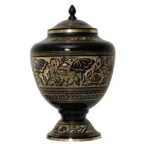 Urnes funéraires pour adultes en laiton de haute qualité avec gravure, finition or et noir, pour cendres humaines. - Product Image 1