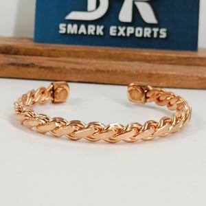 Brazalete Abierto Ajustable de Cobre Grabado a Mano, Diseño Liso, Ligero, Tradicional y Elegante para Hombre - Product Image 1