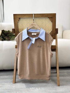Blouse en tricot beige pour femme ODM OEM avec col contrastant détachable et manches courtes, pull haut d'hiver personnalisé LEON - Product Image 6