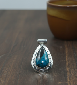 Colgante Grande de Crisocola Azul en Forma de Lágrima, Plata de Ley 925, Marco Martillado, Joyería Artesanal, Oro Rosa, Oro Amarillo - Product Image 3