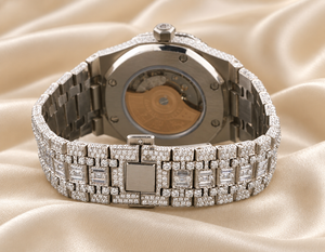 นาฬิกา Raj Gems Iced Diamond Quartz Glass ตัวเรือนกันน้ำ สายสแตนเลส สตีล แสดงวันที่ ดีไซน์หรูหรา แฟชั่นสำหรับทุกเพศ ขนาด 41 มม. - Product Image 6