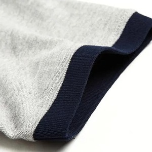 Polo à manches courtes gris pour homme, tricoté, couleur unie, design décontracté et respirant, avec col et poignets à bordure marine - Product Image 6