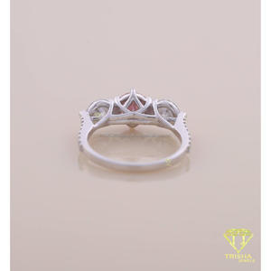 Anillo de Compromiso de Tres Piedras con Diamante Moissanite Redondo Rosa, Anillo de Promesa Nupcial Clásico de Oro Blanco para Mujer, Regalo - Product Image 5