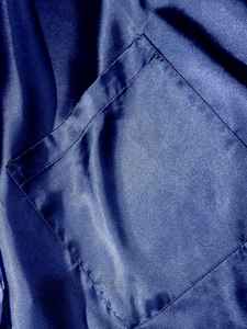 Peignoirs longs en satin pour homme, sur mesure, design moderne, longueur genou, en soie satinée, avec logo personnalisé - Product Image 4