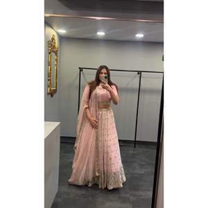 Karma Moda Güzel Pembe Parti Kıyafeti Hint ve Pakistan Giysisi Beden <span class=keywords><strong>M</strong></span> Lehenga Çoli ve Dupatta - Product Image 2