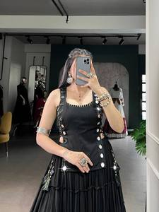 Conjunto de Lehenga Choli Premium para Mujer para el Festival de Navratri, para Celebraciones, Fiestas y Ocasiones Étnicas - Product Image 3