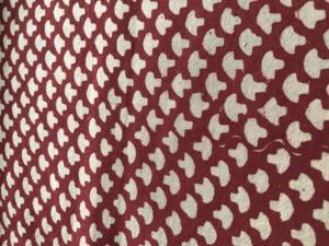 Tela de Algodón Estampada a Mano al por Mayor |   Tela de Algodón Indio Roja con Estampado Buta Pequeño, Venta al por Mayor en Jaipur - Product Image 3