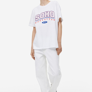 Camiseta de Mujer 100% Algodón con Logotipo Personalizado, Diseño Moderno y Estilo Urbano - Product Image 2