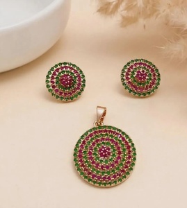 Conjunto de Pendientes y Colgante de Rubí y Esmeralda, Chapado en Oro de 22K, Joyería India Tradicional, Regalo de Boda para Mujer - Product Image 1