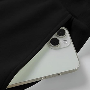 ชุดเซ็ตเสื้อฮู้ดดี้สีดำและกางเกงขาสั้นสำหรับผู้ชาย ผ้าฟลีซ 100% ผ้าฝ้ายปักลายลำลอง ชุดกีฬา ป้องกันการหดตัว ผ้าถักบุซับใน เหมาะสำหรับใส่ในฤดูใบไม้ผลิ - Product Image 3
