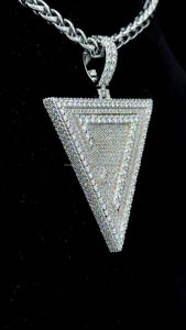 Triangle de luxe VVS Mossanite diamant pendentif glacé Hiphop bijoux Logo initial 925 argent Hiphop personnalisé Moissanite pendentif - Product Image 4
