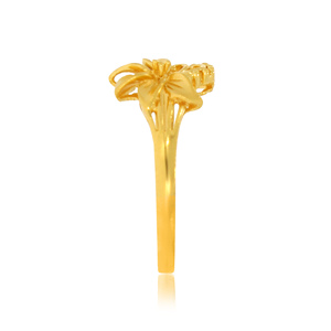 Anillo de Lujo con Flor Dorada y Diseño Floral Delicado, con Banda Calada Elegante para Mujer - Product Image 3