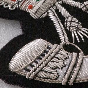 Insignia Musical Bordada a Mano con Detalle de Hilo Metálico y Acabado de Sombreado con Hilo Negro, Artesanía Premium, Tamaño 9 x 8 cm - Product Image 3