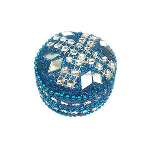 Boîte à bijoux ronde en métal avec perles, paillettes et finition laquée, petite boîte de rangement décorative ronde - Product Image 3